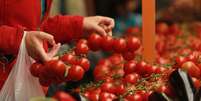 Preço do tomate subiu 17,9% em abril, segundo o IBGE  Foto: MBPress / Getty Images 