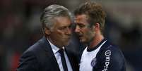 Beckham recebe o apoio do t&eacute;cnico do PSG, Carlo Ancelotti  Foto: Reuters