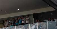 <p>Torcedores protestaram contra dirigentes da CBF e da FPF no est&aacute;dio</p>  Foto: Dassler Marques / Terra