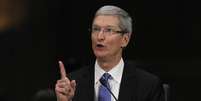O CEO da Apple, Tim Cook, presta depoimento no Senado, após relatório acusar a empresa de deixar de pegar bilhões em impostos  Foto: Reuters