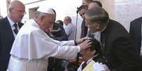 <p>No domingo, uma emissora de TV afirmou que o Papa tinha realizado o que parecia ser um exorcismo em um doente que assistia &agrave;&nbsp;missa na Pra&ccedil;a S&atilde;o Pedro</p>  Foto: AP