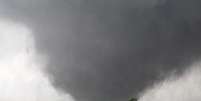<p>Tornado deixou inúmeros estragos no sul da cidade de Oklahoma</p>  Foto: The Oklahoman/Paul Hellstern / AP