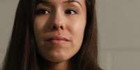 Jodi Arias se prepara para responder pergunta durante entrevista em prisão em Phoenix  Foto: AP