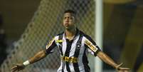 <p>Antônio Carlos pode ser a salvação para a escassez de zagueiros do Botafogo</p>  Foto: Bruno de Lima / Agência Lance