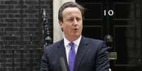 Cameron faz pronunciamento em frente à sede do governo britânico, no número 10 de Downing Street, em Londres  Foto: Reuters