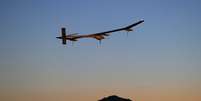<p>Avião solar Impulse deixou aeroporto Sky Harbor em Phoenix, nos EUA, na madrugada de quarta-feira</p>  Foto: AP