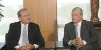 <p>Presidente da Rep&uacute;blica em exerc&iacute;cio, Renan Calheiros&nbsp;recebe o governador de Alagoas, Teot&ocirc;nio Vilela, no Planalto</p><p>&nbsp;</p>  Foto: Jos&eacute; Cruz / Ag&ecirc;ncia Brasil
