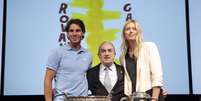 <p>Espanhol Rafael Nadal e russa Maria Sharapova participaram do sorteio de Roland Garros</p>  Foto: AP