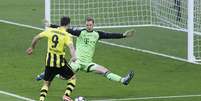 Neuer teve grande atua&ccedil;&atilde;o no primeiro tempo, evitando gol de Lewandowski  Foto: AP