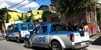 <p>Policiais da UPP e do Bope fazem buscas na região para encontrar responsáveis </p>  Foto: Marcus Pinto / Terra