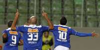 Diego Souza comemora primeiro gol da vitória contra o Goiás  Foto: Washington Alves / Vipcomm