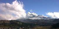 Imagem mostra o vulcão Copahue, que fica na fronteira entre Chile e Argentina  Foto: AFP