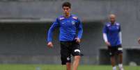 <p>Patito Rodriguez não conseguiu convencer e acabou preterido pelo técnico Claudinei Oliveira; jogador será emprestado ao Estudiantes</p>  Foto: Ivan Storti/Santos FC / Divulgação