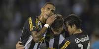 <p>Botafogo venceu com dois gols marcados ainda no primeiro tempo; sem Neymar, Santos perdeu a primeira na competição</p>  Foto: Alexandre Loureiro / Agência Lance