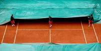 <p>Chuva causou transtornos em Roland Garros nesta quinta</p>  Foto: Getty Images 