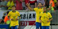 <p>Fred comemora primeiro gol do Brasil no jogo de reinauguração do Estádio do Maracanã neste domingo</p>  Foto: Mauro Pimentel / Terra