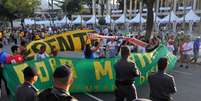 Policiais observaram quaisquer movimentos dos manifestantes  Foto: Daniel Ramalho / Terra