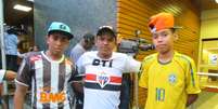 <p>Vítor (à esquerda) e Marcos Felipe (à direita) esperavam acompanhar Neymar na chegada da Seleção a Goiânia. Israel (ao centro) ficou feliz por aceno a Lucas</p>  Foto: Dassler Marques / Terra