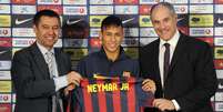 <p>Grupo DIS quer receber 45% sobre os R$ 169 milh&otilde;es que o&nbsp;clube catal&atilde;o informou ter pago por Neymar</p>  Foto: Getty Images 