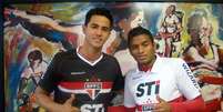 <p>Renan Ribeiro (esq.) ainda não jogou com a camisa do São Paulo</p>  Foto: Site oficial São Paulo / Divulgação