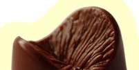 <p>O bombom é descrito como um suculento chocolate carinhosamente fundido e desenhado a partir da nosso modelo de bumbum</p>  Foto: Reprodução