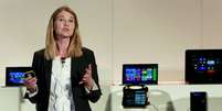 <p><strong> </strong>Chefe financeira da Microsoft, Tami Reller, descreve a nova versão do Windows</p>  Foto: AP