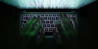 <p>Computador infectado pode fazer parte de uma botnet e ser comandando por crimonosos</p>  Foto: Reuters