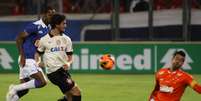 <p>Alexandre Pato perdeu seguidas chances de gol no primeiro tempo</p>  Foto: Gil Leonardi / Agência Lance