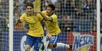 Oscar comemora depois de abrir o placar para o Brasil em amistoso contra a França  Foto: Ricardo Matsukawa / Terra