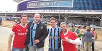 <p>Colorados e gremistas estiveram lado a lado em amistosos do Brasil em junho, mas clássico de domingo  deve ter apenas torcedores do Grêmio</p>  Foto: Dassler Marques / Terra