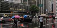 Pancadas de chuva causaram lentidão no trânsito em São Paulo nesta quarta-feira  Foto: J. Duran Machfee / Futura Press