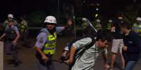 <p>Vagner Magalh&atilde;es levou um golpe de cassetete de um policial militar enquanto cobria o protesto</p>  Foto: Amauri Nehn / Brazil Photo Press