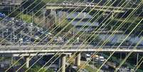 Relatos de funcionários de empresas na região da avenida Luís Carlos Berrini apontaram que houve liberação antecipada do expediente  Foto: Fernando Borges / Terra