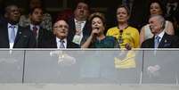 <p>Joseph Blatter e Dilma Rousseff foram bastante vaiados pelos torcedores no Mané Garrincha</p>  Foto: Ricardo Matsukawa / Terra