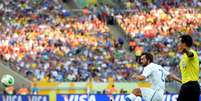 Pirlo abriu o placar contra o M&eacute;xico com um gola&ccedil;o de falta...  Foto: Getty Images 