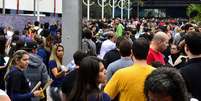 <p>Candidatos chegaram cedo ao local de aplica&ccedil;&atilde;o da prova</p>  Foto: Fernando Borges / Terra