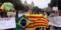 <p>Recente contratação do Barcelona, o atacante Neymar foi convocado pelos manifestantes a se unir aos protestos populares</p>  Foto: Fernanda Frozza / Terra