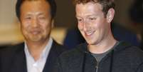 Zuckerberg se encontrou com executivo da Samsung na sede da companhia em Seul  Foto: Reuters