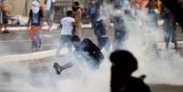 <p>Mais um protesto antes de jogo terminou com bombas de gás lacrimogêneo e tiros de bala de borracha</p>  Foto: Bruno Santos / Terra