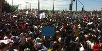 <p>Milhares de pessoas protestaram antes da partida entre Brasil e México em Fortaleza</p>  Foto: Fábio de Mello Castanho / Terra