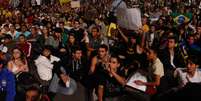 <p>Manifestantes comemoram redução da tarifa do transporte público durante protesto na avenida Paulista com Peixoto Gomide, em São Paulo (SP), na noite desta quarta-feira</p>  Foto: Alice Vergueiro / Futura Press