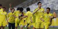 <p>Seleção japonesa surpreendeu diante da Itália e se despede da competição contra o México</p>  Foto: AP