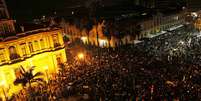 <p>Protesto realizado na noite de quinta-feira reuniu 12 mil em Porto Alegre</p>  Foto:  Carlos H. Ferrari / Futura Press