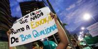 <p>Manifestante cobra por educação de qualidade em protesto em Fortaleza (CE)</p>  Foto: Bruno Santos / Terra