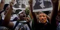 <p>Manifestantes marchando pelas ruas do Rio de Janeiro em junho de 2013</p>  Foto: Mauro Pimentel / Terra