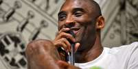 Kobe Bryant durante a inauguração da Arena Seleção, nova loja na Vila Madalena, zona oeste de São Paulo  Foto: Fernando Borges / Terra