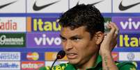 <p>No Barça, Thiago Silva receberia salário equivalente aos de craques como Xavi e Iniesta</p>  Foto: AP