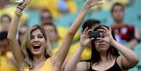 <p>Torcedores perderam o compasso, mas cantaram o hino até o final</p>  Foto: Ricardo Matsukawa / Terra