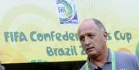 Técnico Luiz Felipe Scolari observa com atenção   Foto: Ricardo Matsukawa / Terra