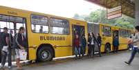 <p>Prefeito enviou à Câmara projeto para nova redução da tarifa de ônibus em Blumenau</p>  Foto: Roberto Meira / vc repórter